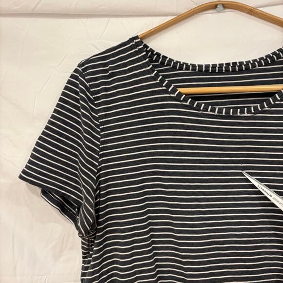 Lululemon Love Tee II Curved Hem Crewneck Grey Stripe Size 8 Short Sleeve FLAW - Picture 2 of 7